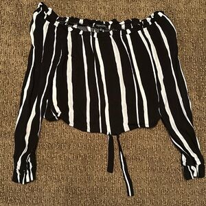 NEVER WORN- Cropped lightweight Kendall & Kylie Blouse Size S